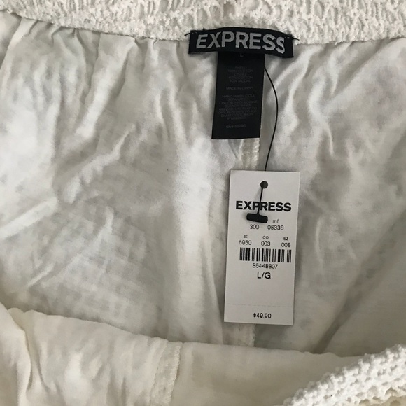 {Express} Lace Shorts - Picture 3 of 3